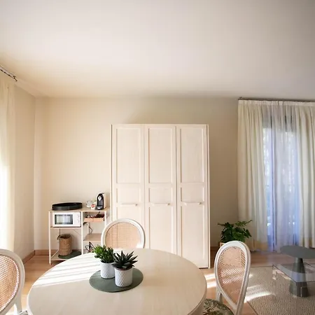 Castello Apartment *